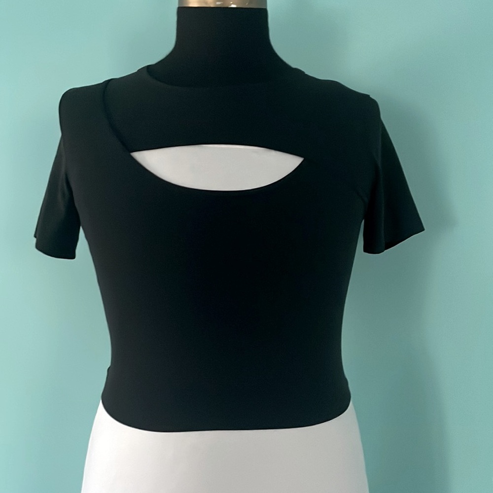 LULULEMON CROPPED CUT OUT YOGA TOP , size 12